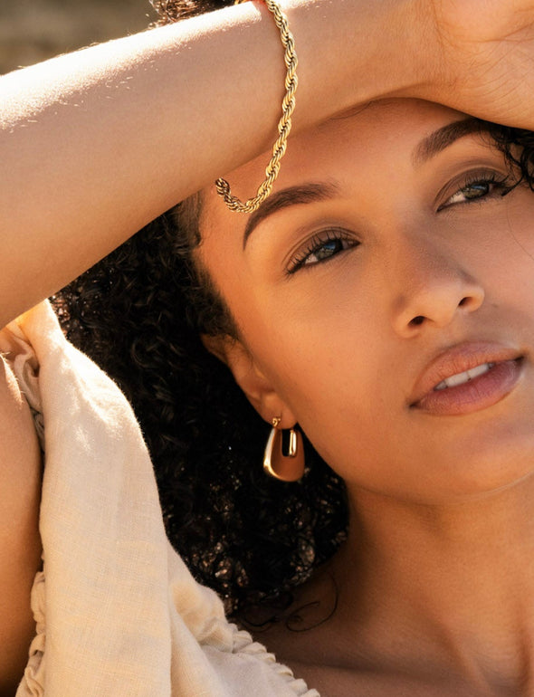 Lucia Hoops